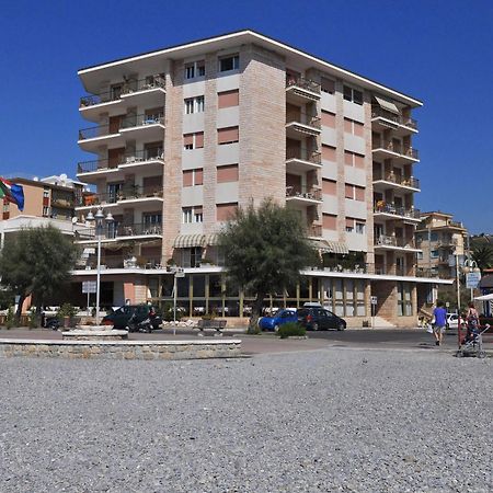 Gaiavacanze Beach Apartment بورديغيرا المظهر الخارجي الصورة